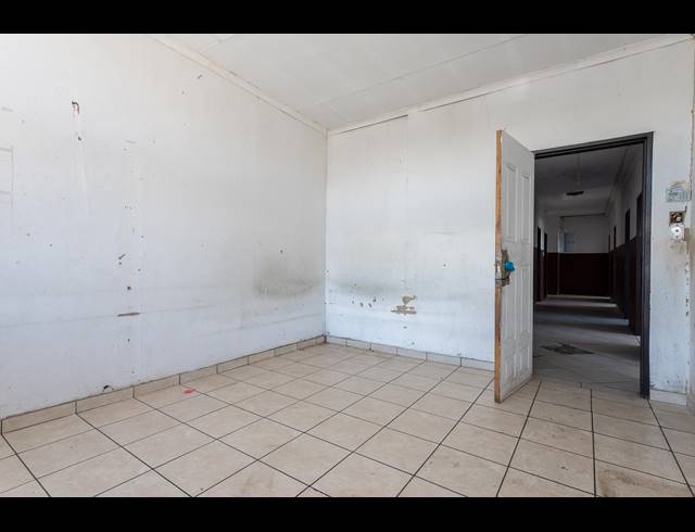 1,250M² BUILDING FOR SALE IN SELBY